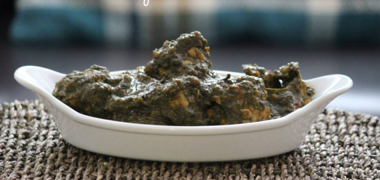 Palak murg ( Chicken cooked in spinach puree)