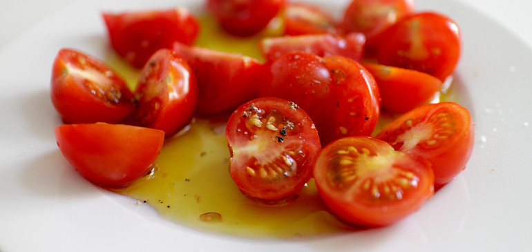 Why you need olive oil on your salad