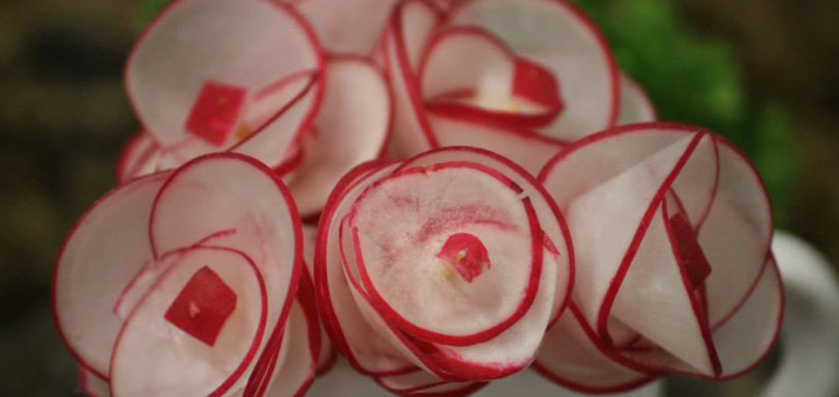 Eatable radish flowers